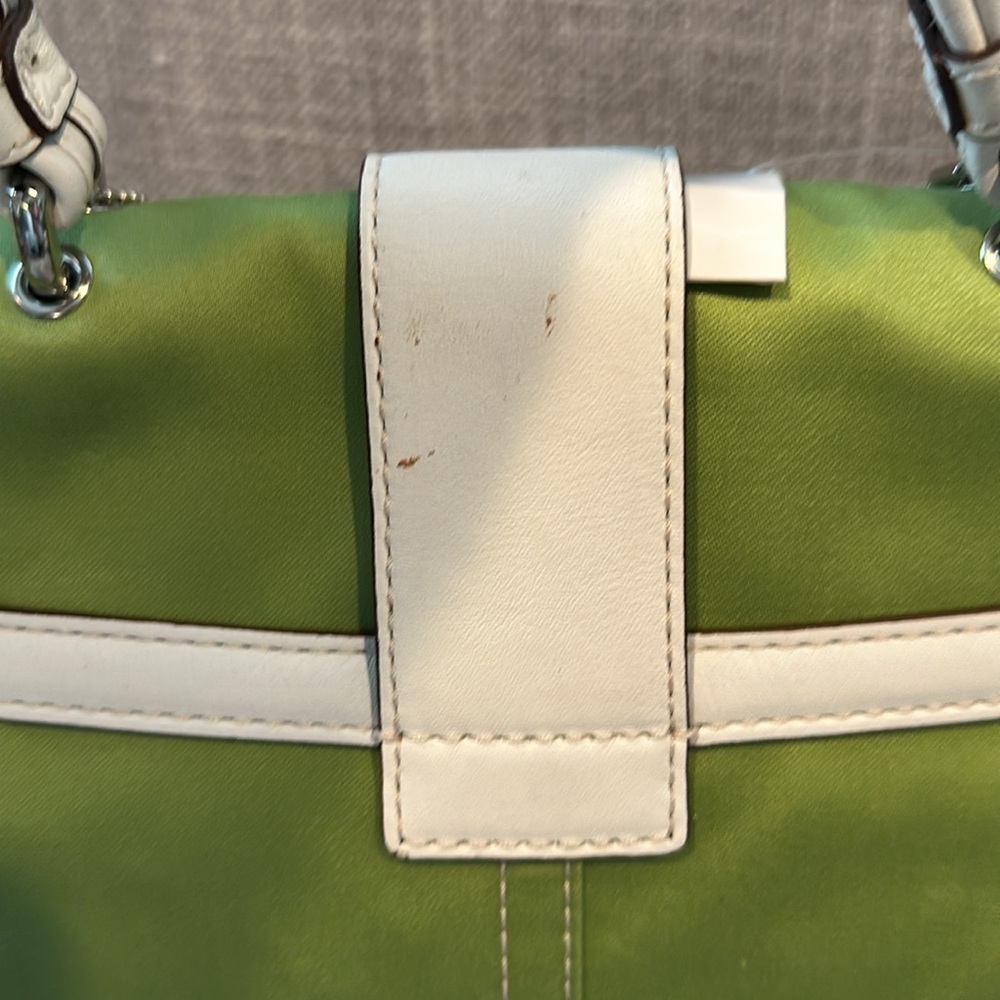 New Coach vintage Soho Green White Signature Satchel Hobo Bag Flap Buckle - Picture 16 of 17